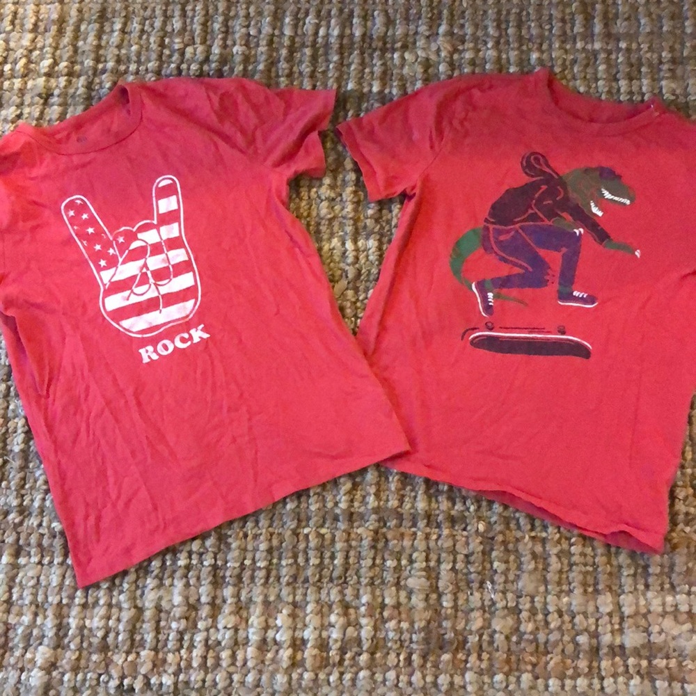 ✌️TWO-FER✌️ 2 Boys GAP shirts